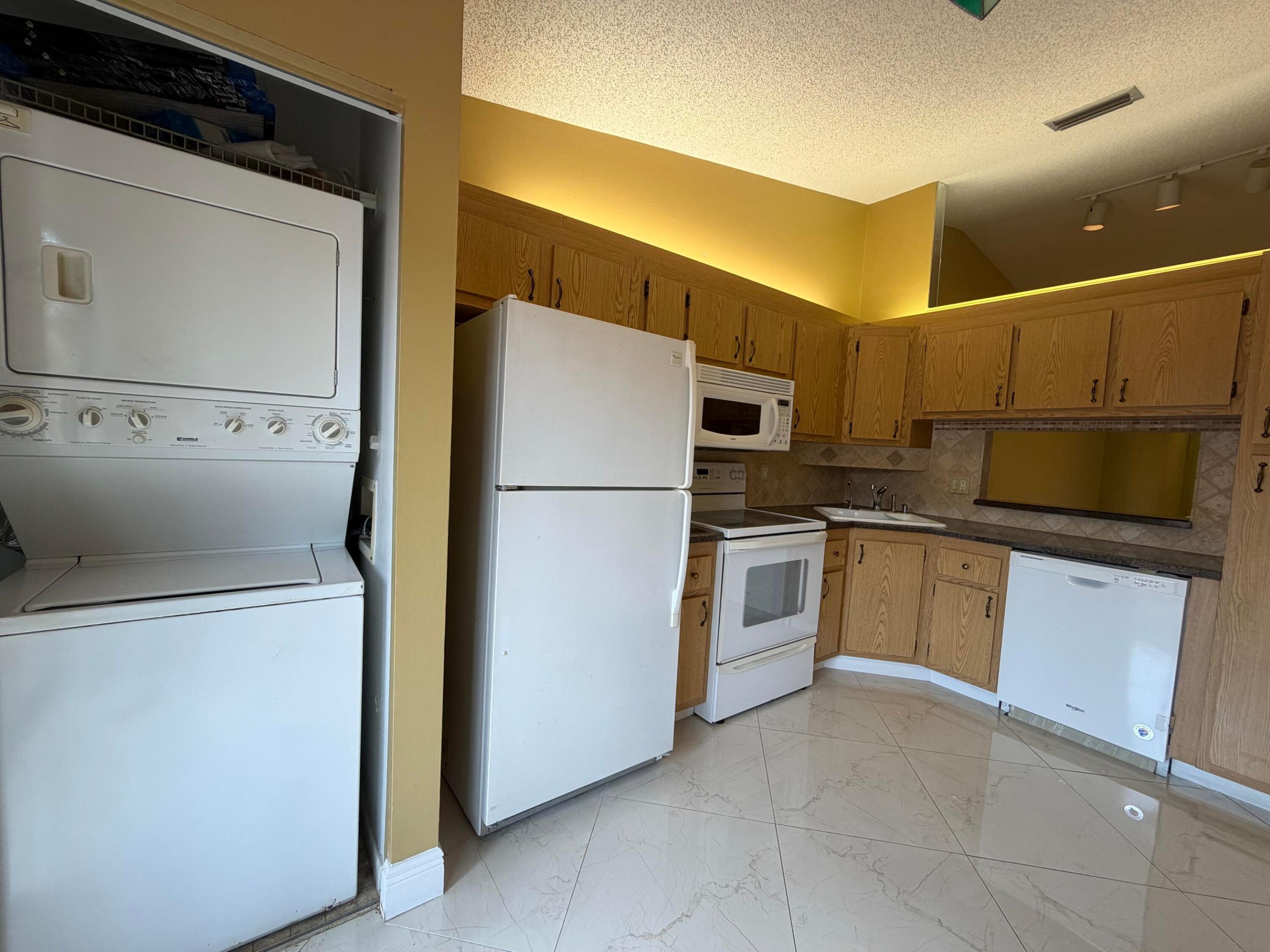 PINE RIDGE NORTH VILLAGE IV CONDO - Residential Lease