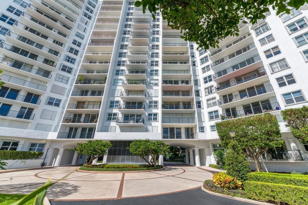 Photo of 1701 S Flagler Drive #709, West Palm Beach, FL 33401 (MLS # B26014101)