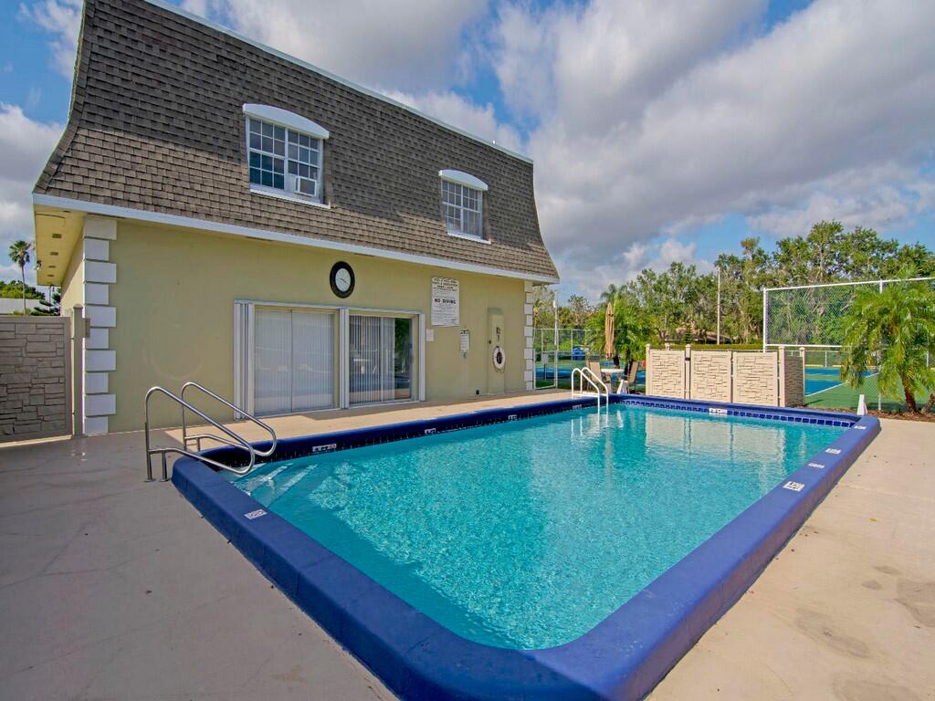 PINETREE VILLAGE - Residential