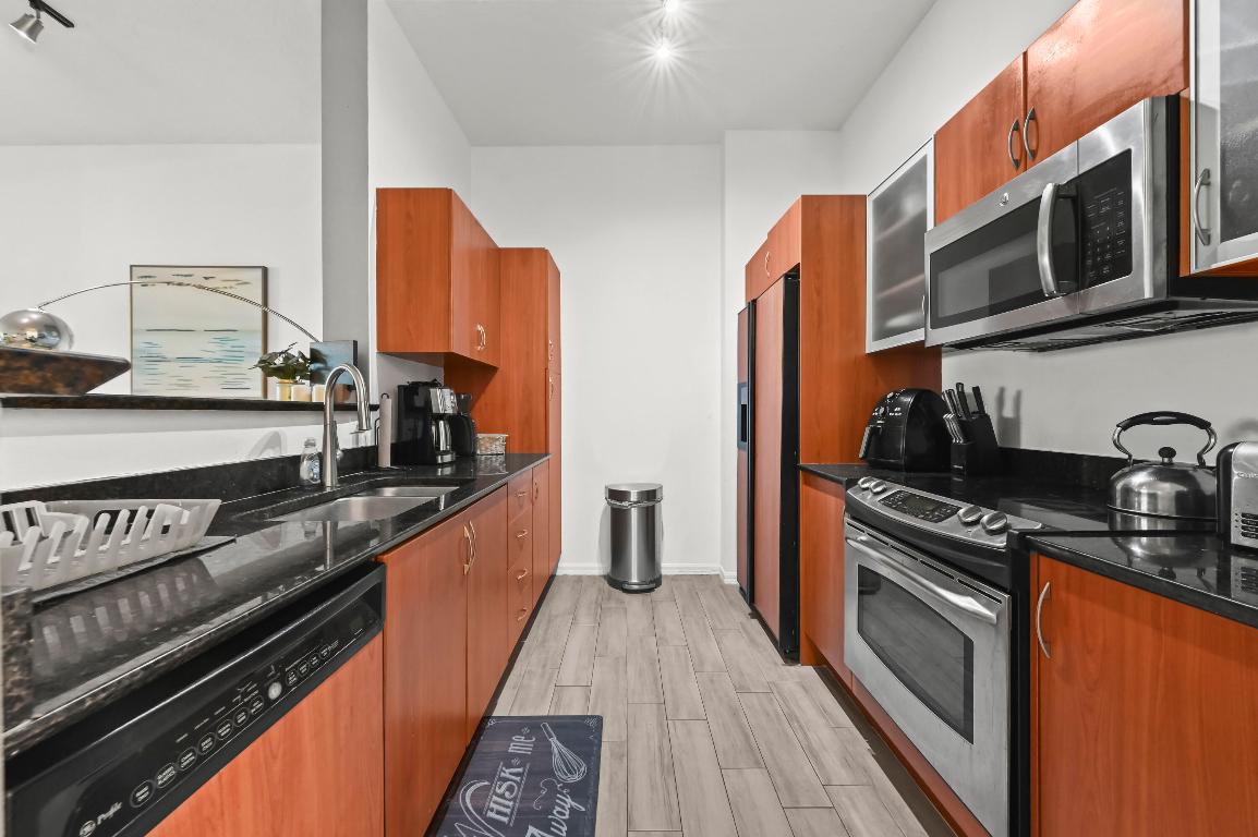 804 E Windward Way 122