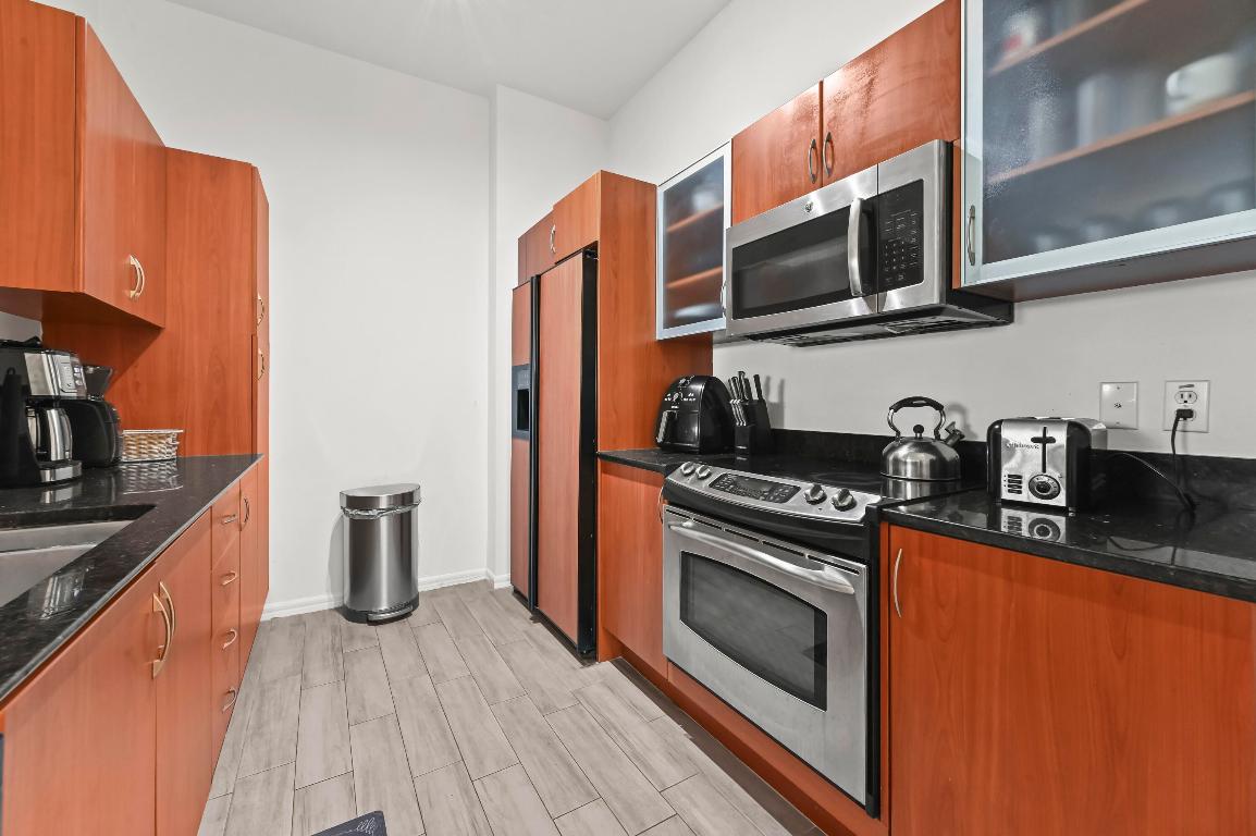 804 E Windward Way 122