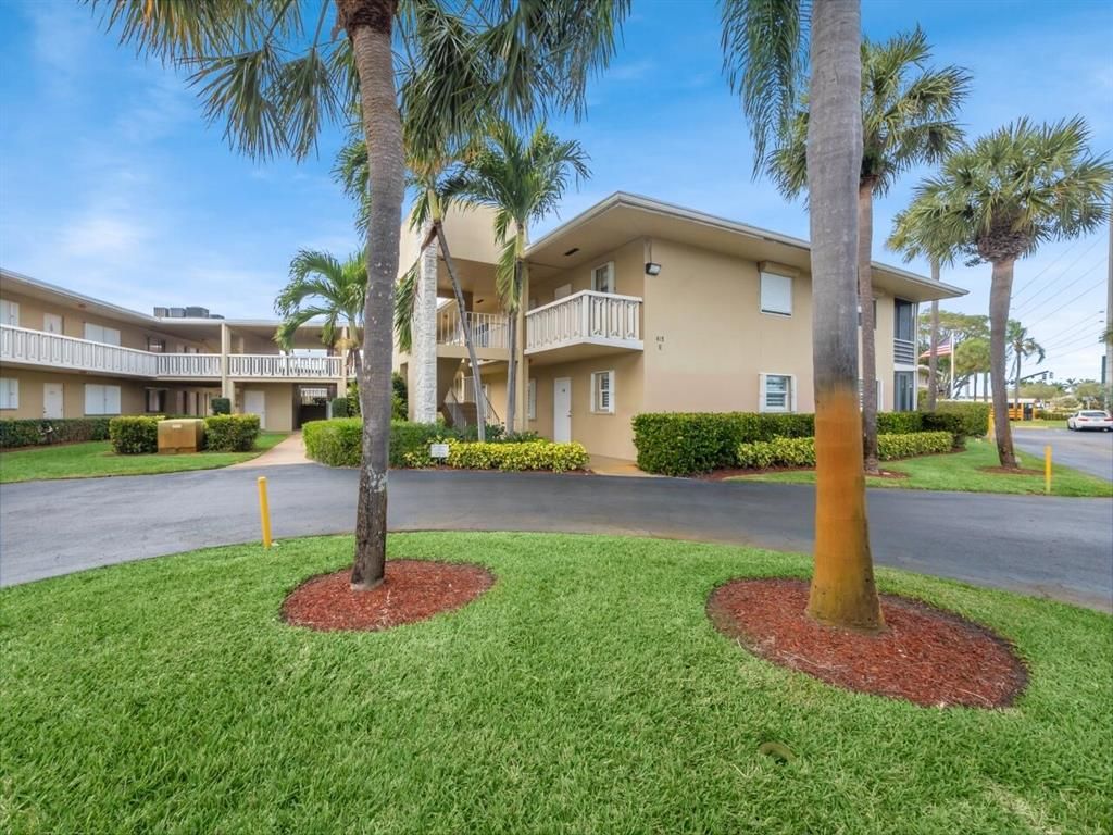 Photo of 419 Us Highway 1 #105, North Palm Beach, FL 33408 (MLS # R10774695)