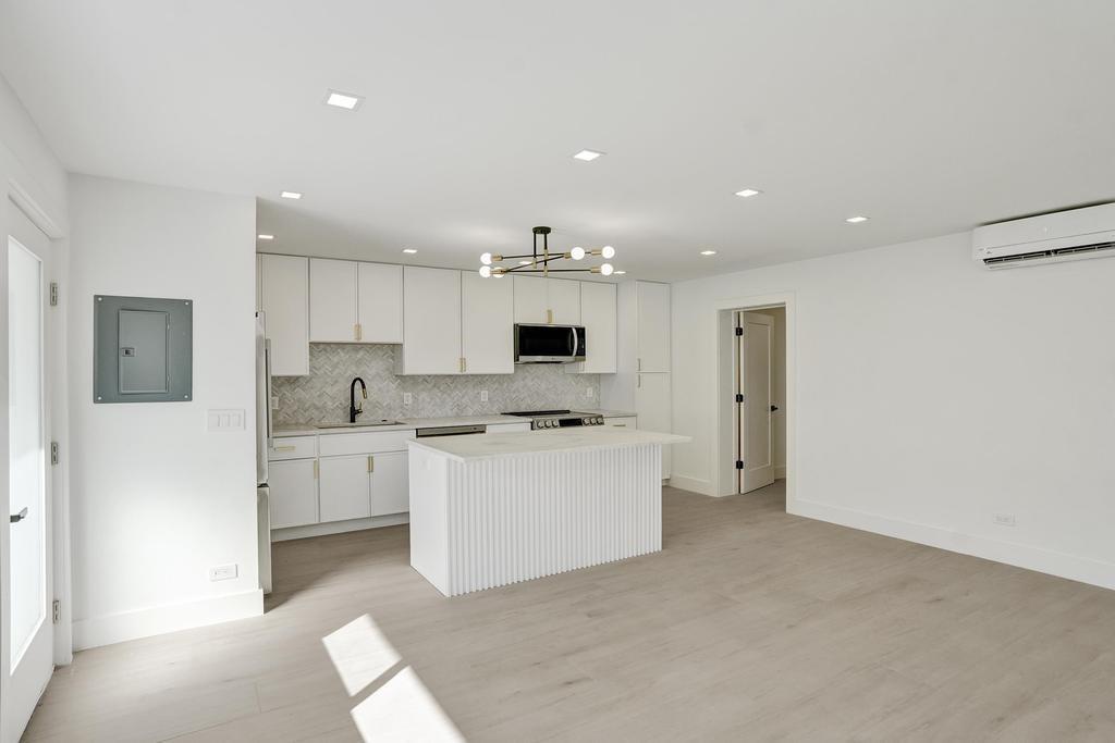 SANTA BARBARA SHORES - Residential Lease