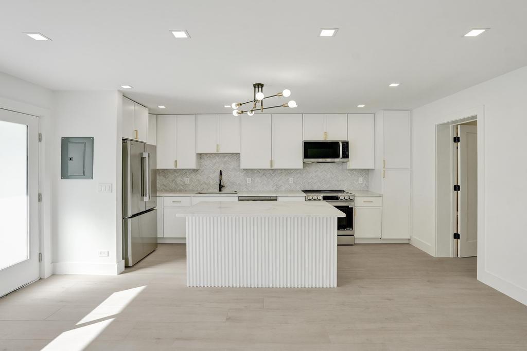 SANTA BARBARA SHORES - Residential Lease