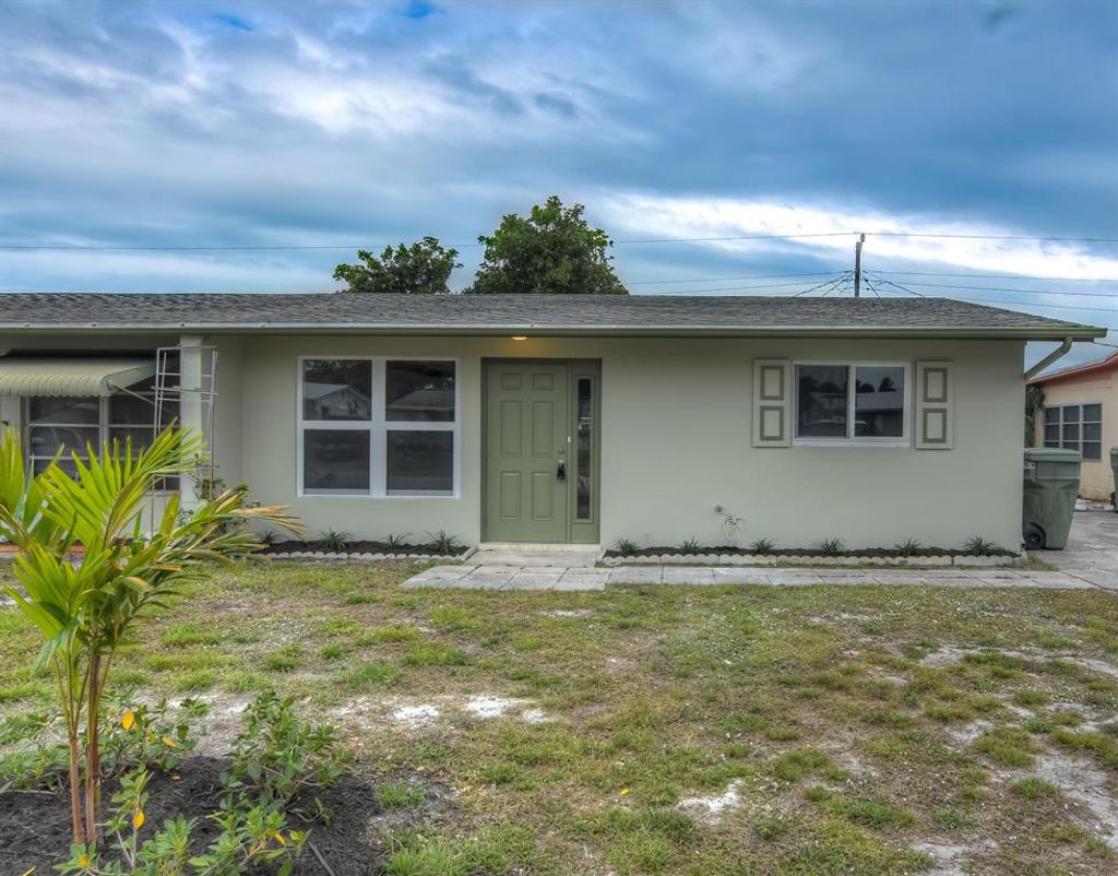 Photo of 423 SE Parkway Drive, Stuart, FL 34996 (MLS # R10861933)