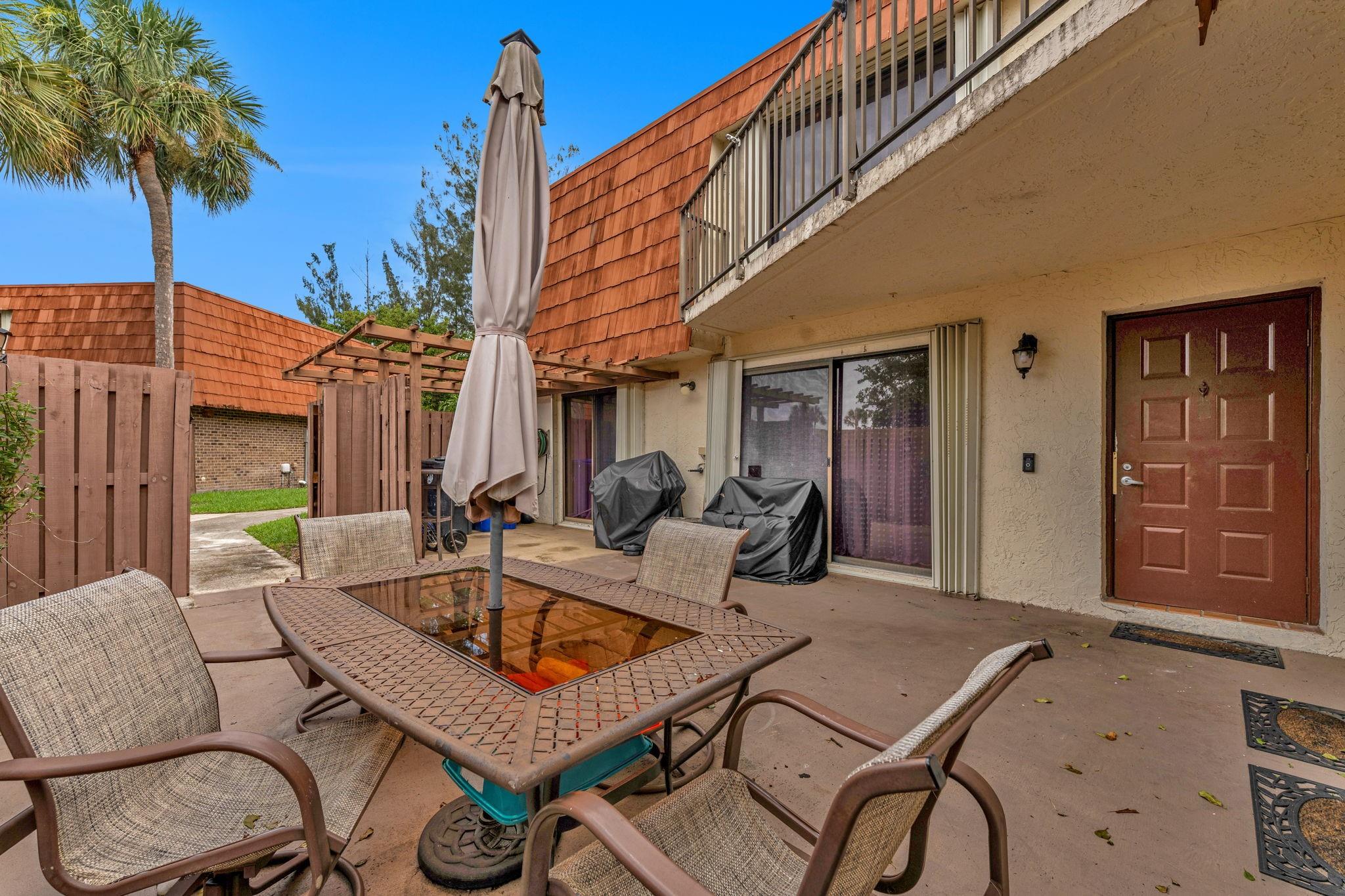 8437 N Coral Cir 8437