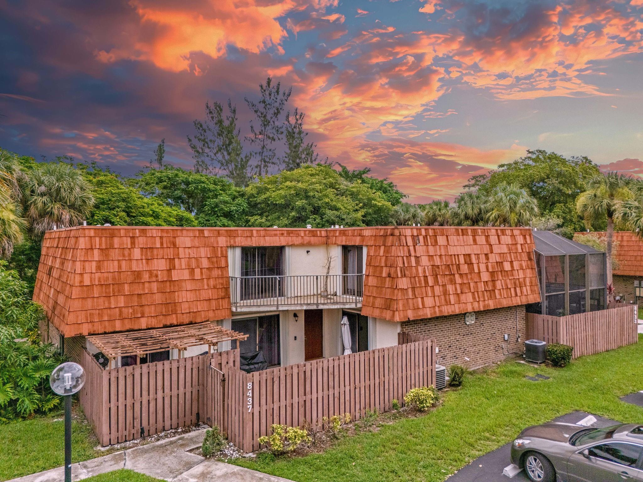 8437 N Coral Cir 8437