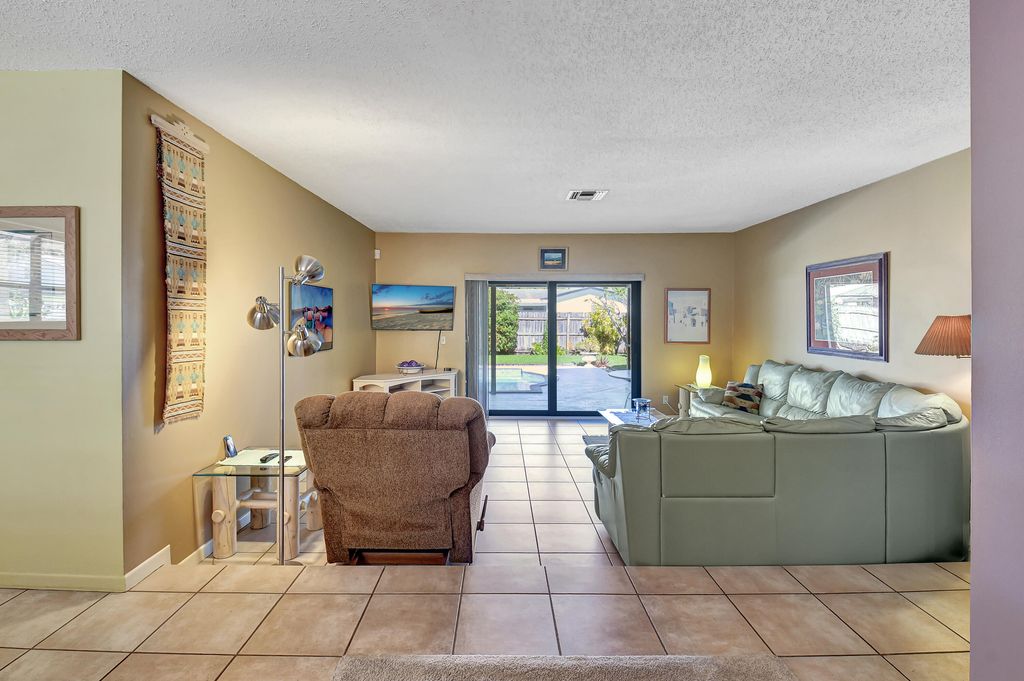 Photo of 1175 SW 28th Avenue, Boynton Beach, FL 33426 (MLS # R11051082)