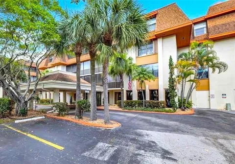 671 NE 195th St Unit 403E, Miami, FL MLS: F10491180