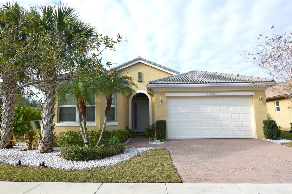 Photo of 11709 SW Bennington Circle, Port Saint Lucie, FL 34987 (MLS # R11035822)