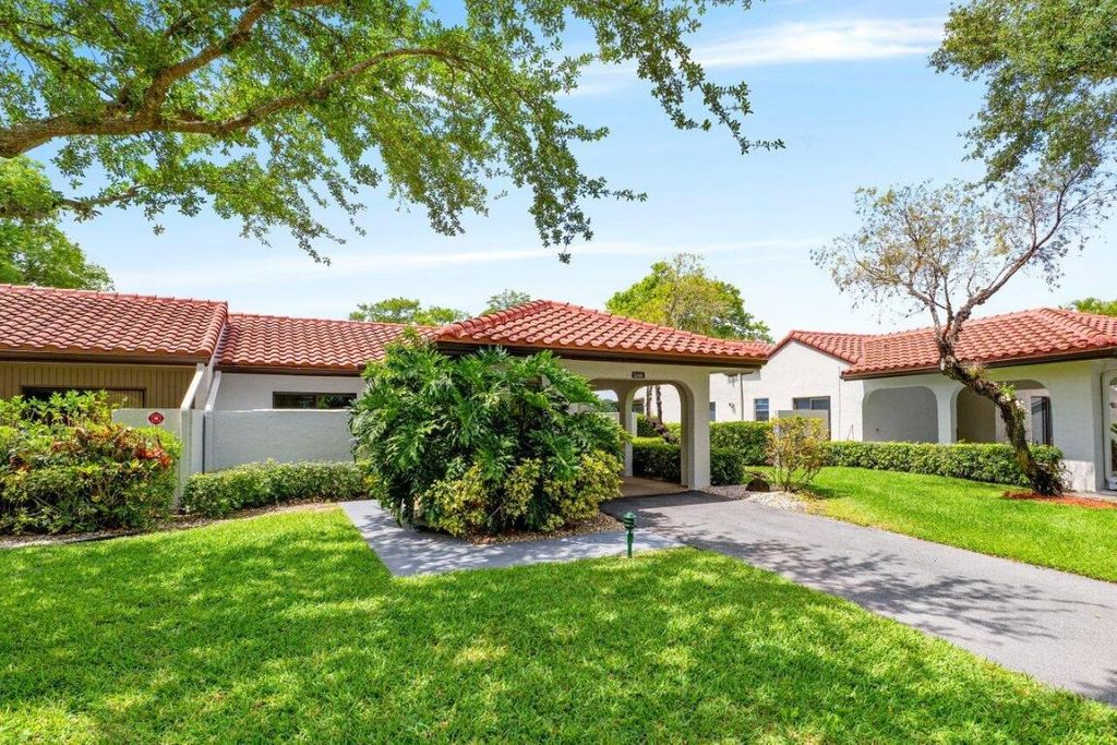 Photo of 21481 Cypress Hammock Drive #31b, Boca Raton, FL 33428 (MLS # R11078512)