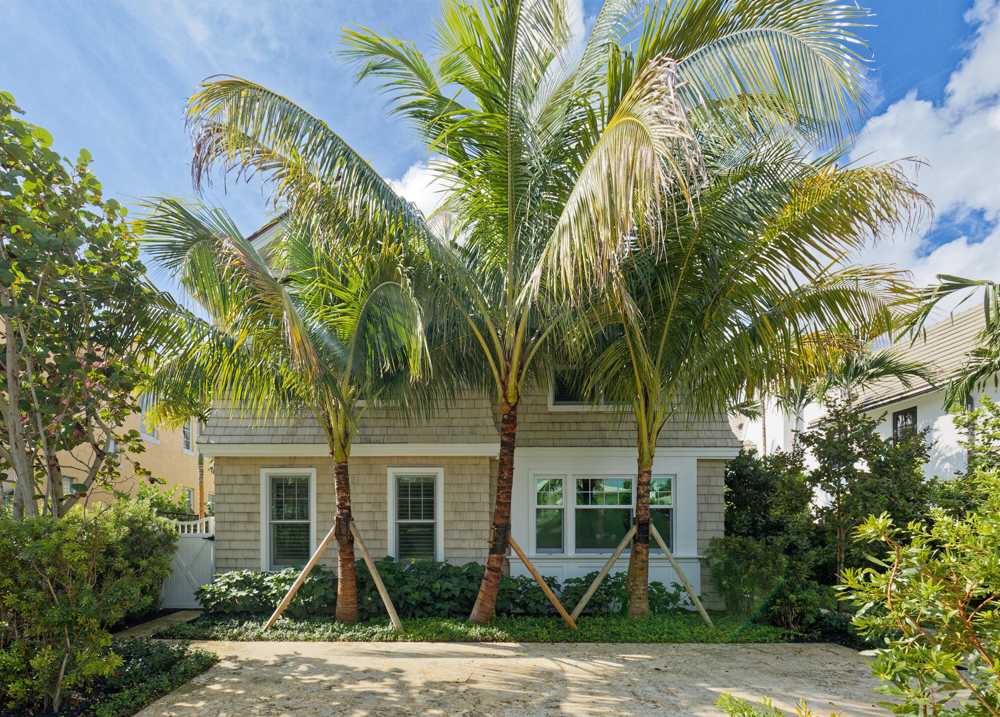 View photos, virtual tours, details... 164 Seaspray Avenue