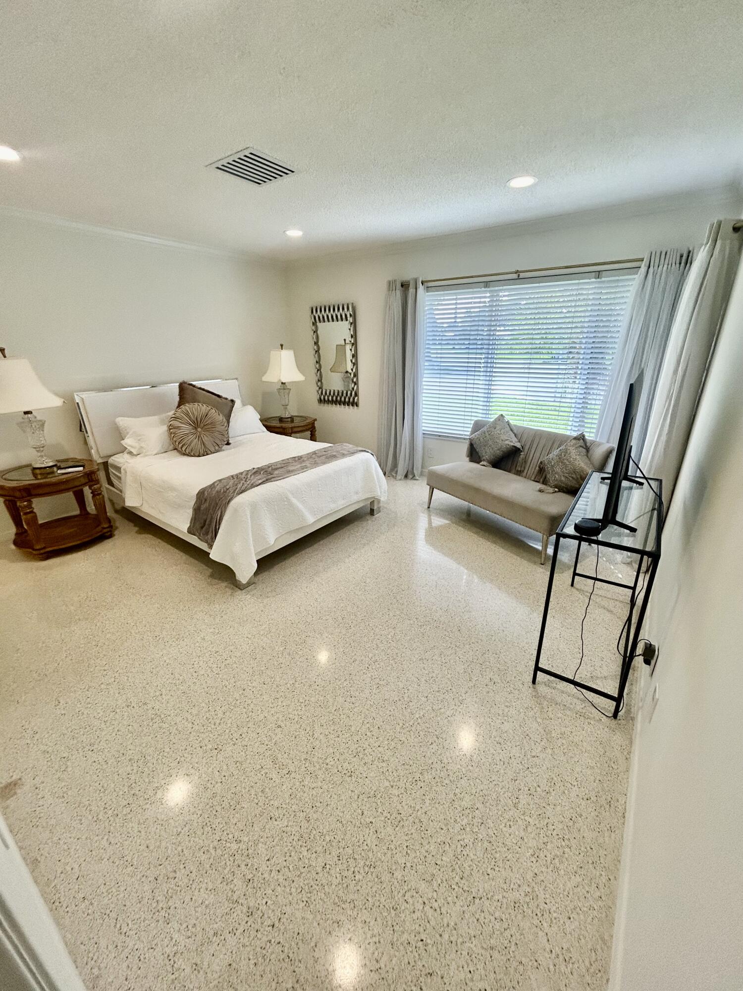 PALM CLUB CO-OP - Residential