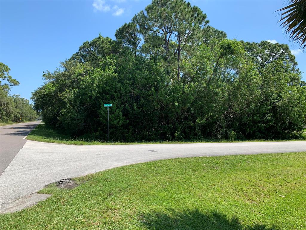 Oversized corner lot in desired Lakewood Park, close to shopping and restaurants.