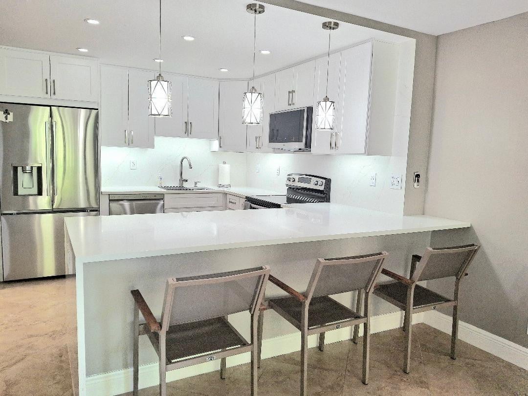 1421 S OCEAN Boulevard S 102