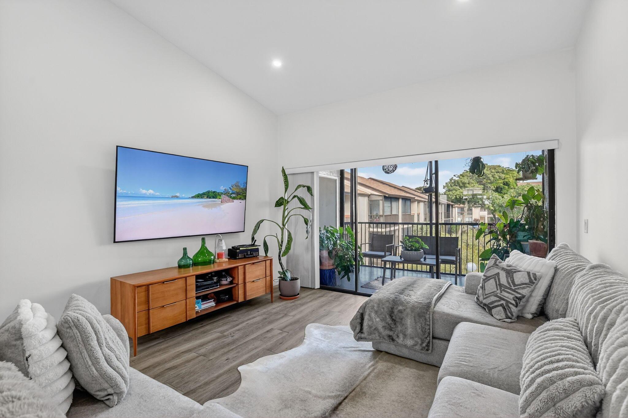 MEADOWRIDGE CONDO - Residential