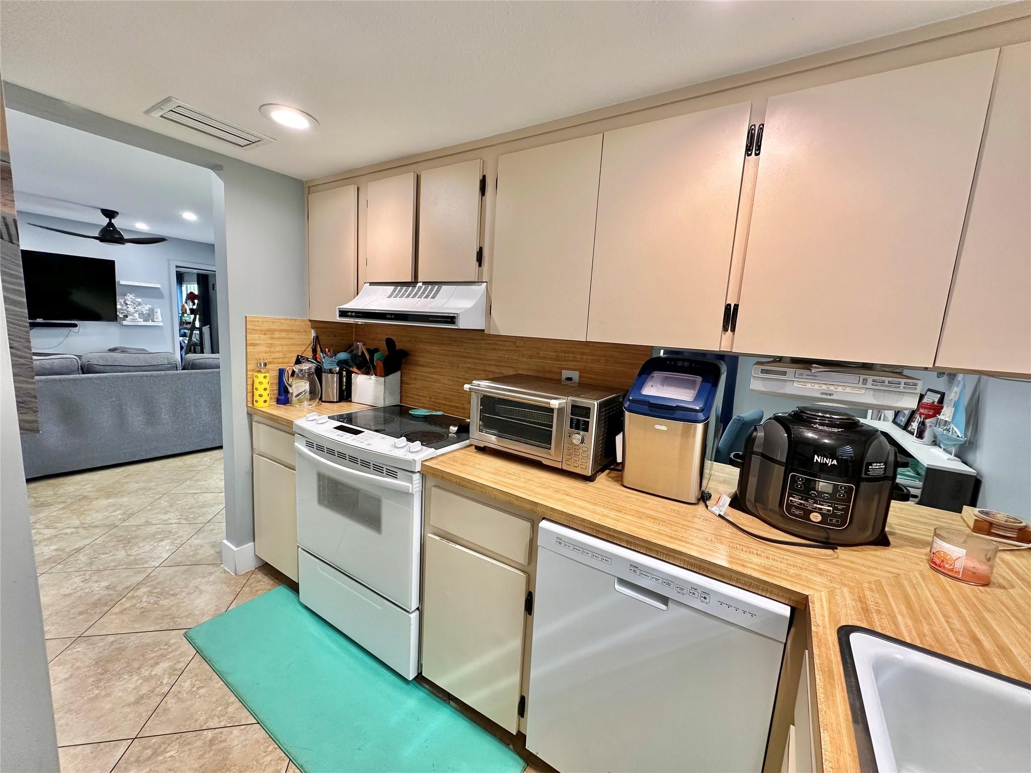 Windswept Club Condo - Residential Lease