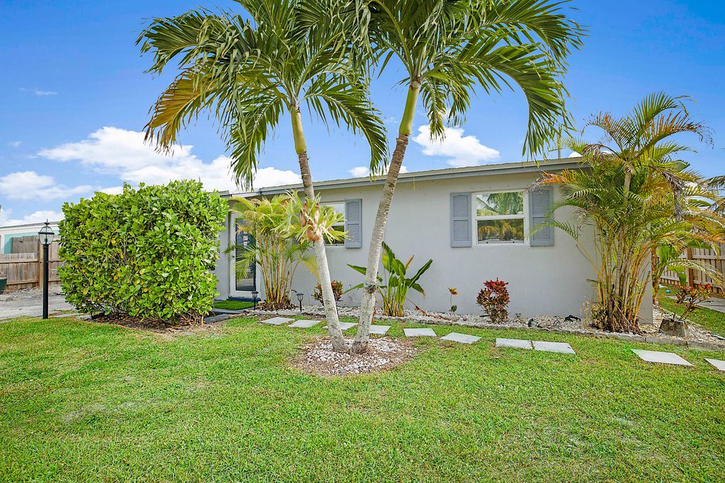 Photo of 9278 Bloomfield Drive, Palm Beach Gardens, FL 33410 (MLS # R11118575)
