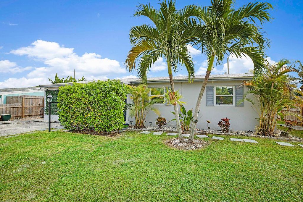 Photo of 9278 Bloomfield Drive, Palm Beach Gardens, FL 33410 (MLS # R11118575)