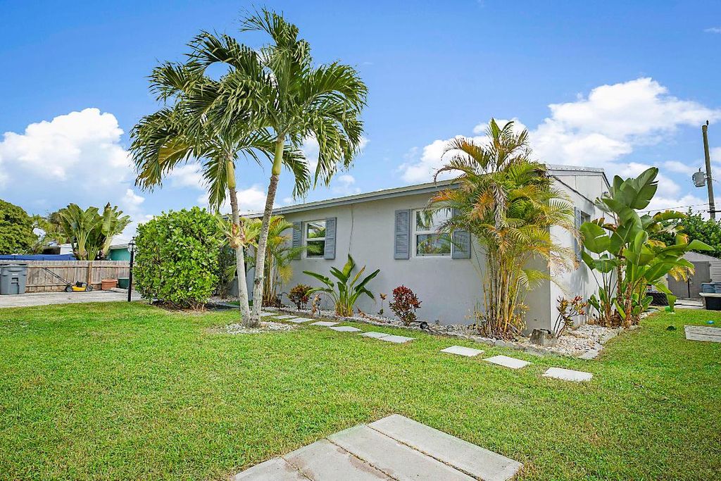 Photo of 9278 Bloomfield Drive, Palm Beach Gardens, FL 33410 (MLS # R11118575)