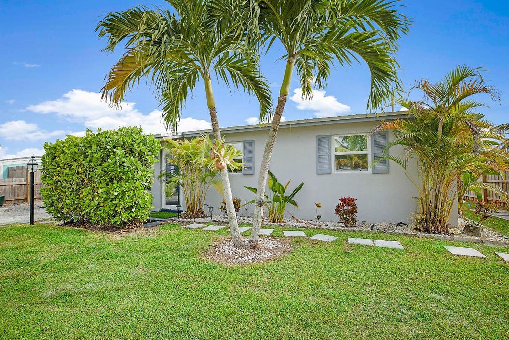 Photo of 9278 Bloomfield Drive, Palm Beach Gardens, FL 33410 (MLS # R11118575)