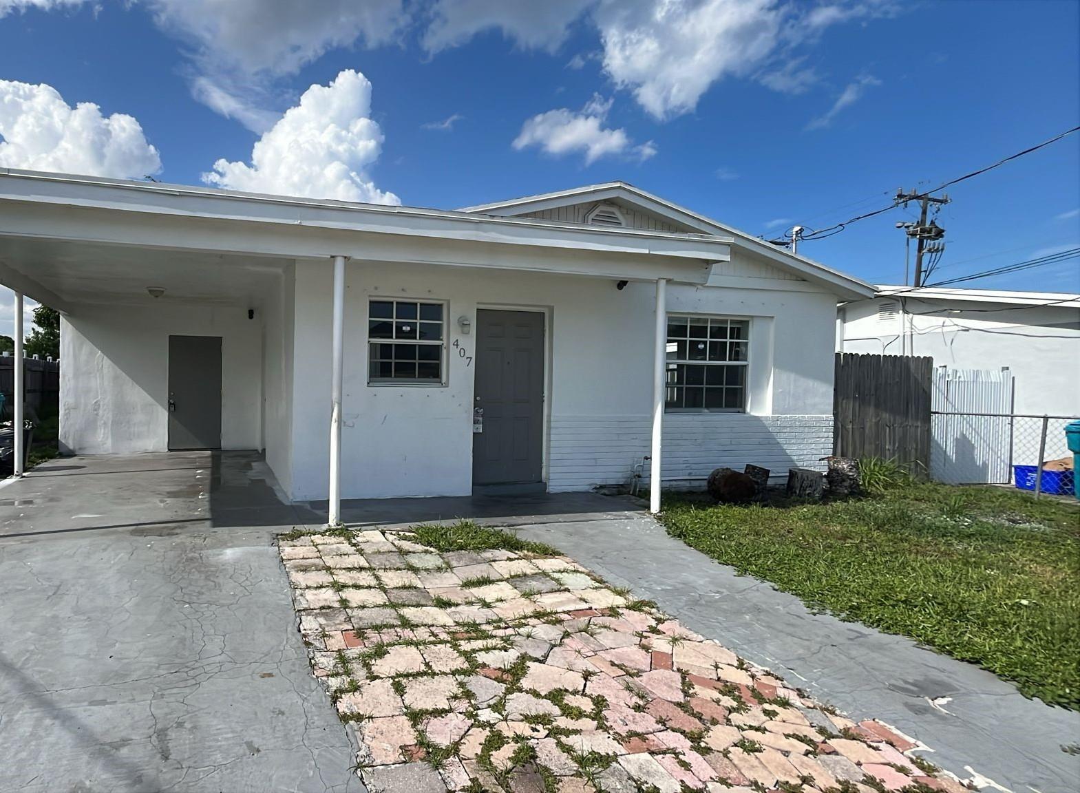 Beautiful Single Family Home. 3 bedrooms 1 bathroom, Central AC, Laundry room AND stainless steel appliances. Freshly paint! Ready to move in! ONE SECURITY DEPOSIT AND FIRST MONTH TO MOVE IN!