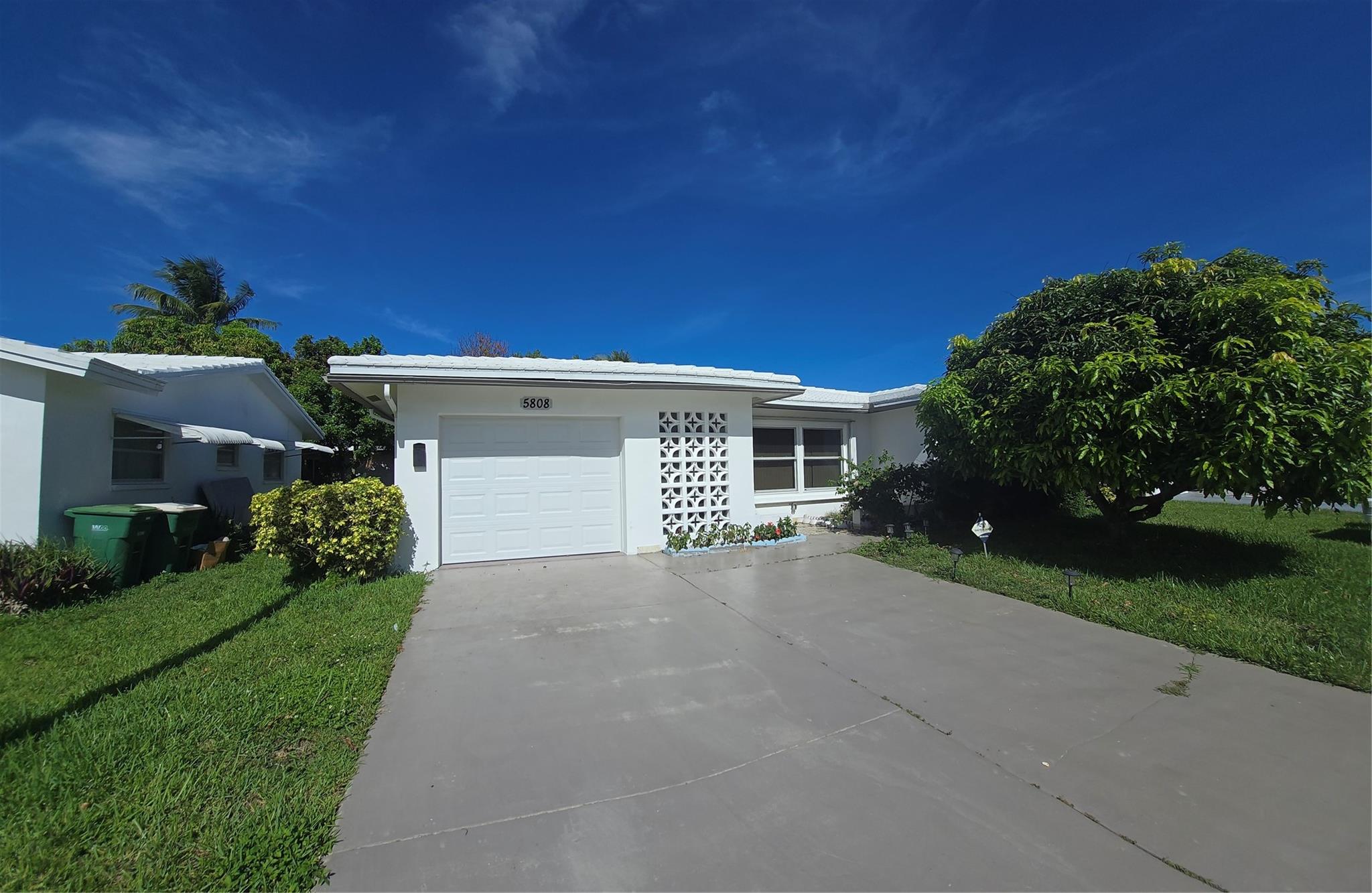 Well maintained home with newly installed S-Tile roof, high impact windows and doors throughout including garage,
new central AC, tile floors in kitchen and family room and wood laminate in bedrooms,all appliances are within few years new, new washer & dryer, 1 car garage and fruit trees. Dont miss out on this beautiful property.