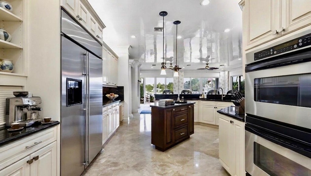 Photo of 712 SANDY POINT Lane, North Palm Beach, FL 33410 (MLS # B26065291)
