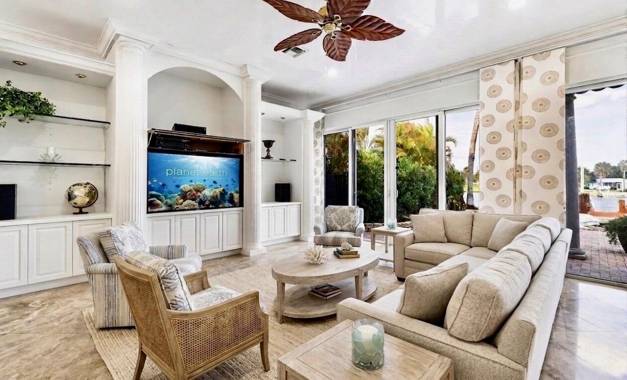 712 SANDY POINT Lane