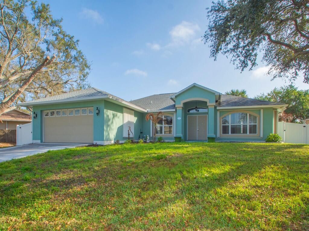 Photo of 492 Biscayne Lane, Sebastian, FL 32958 (MLS # B26011615)