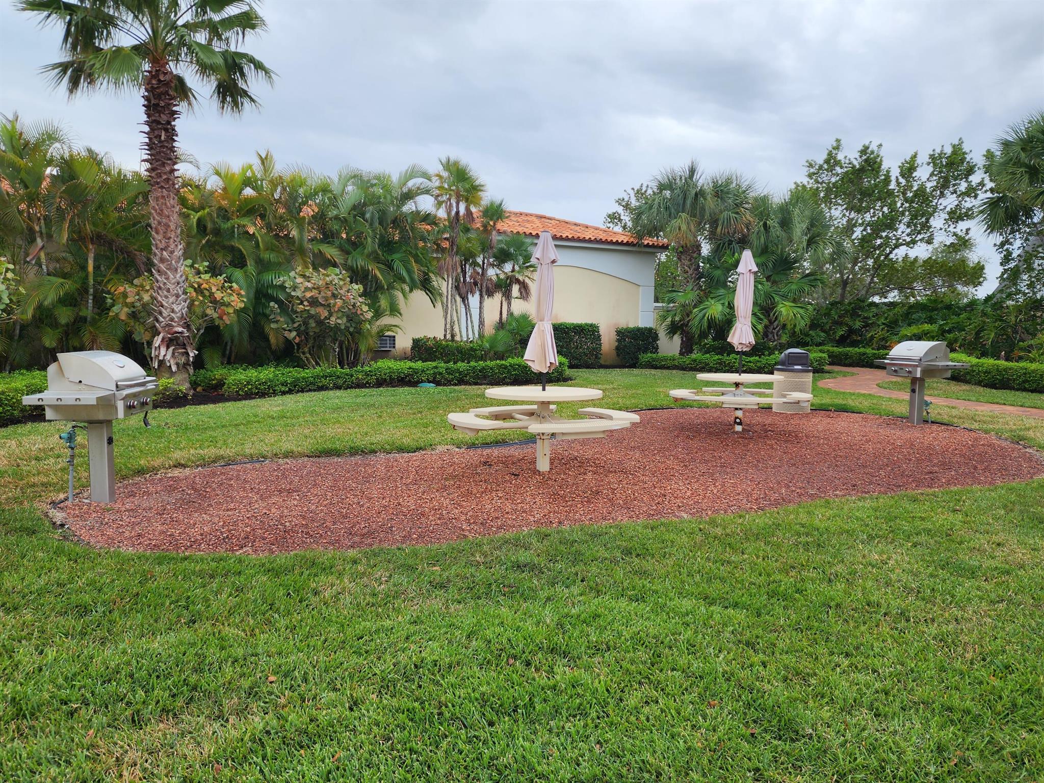 HARBOUR ISLE AT HUTCHINSO - Residential Lease