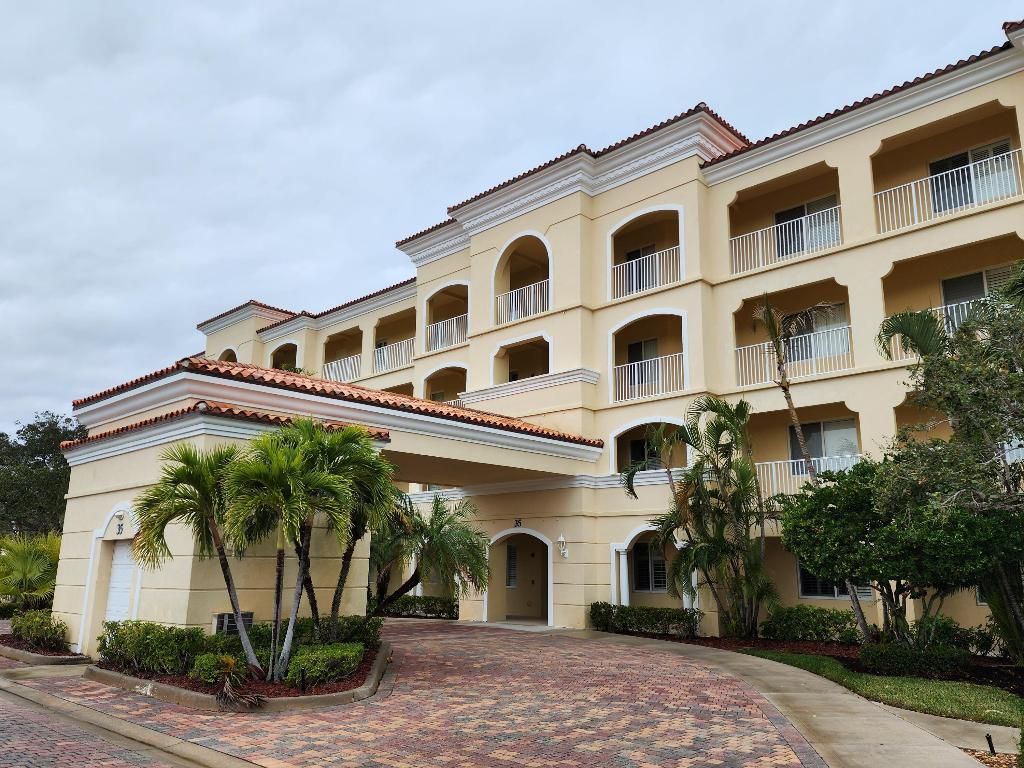 Photo of 35 Harbour Isle Drive #104, Fort Pierce, FL 34949 (MLS # R11138280)