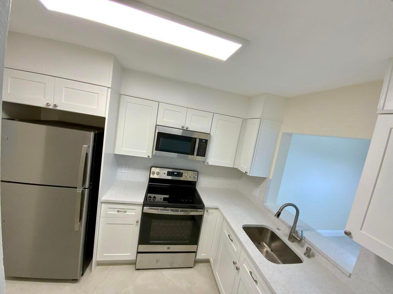View photos, virtual tours, details... 3178 Via Poinciana 402