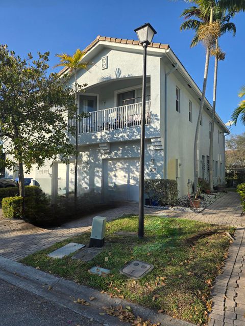 3037 Laurel Ridge Circle Palm Beach Shores FL 33404