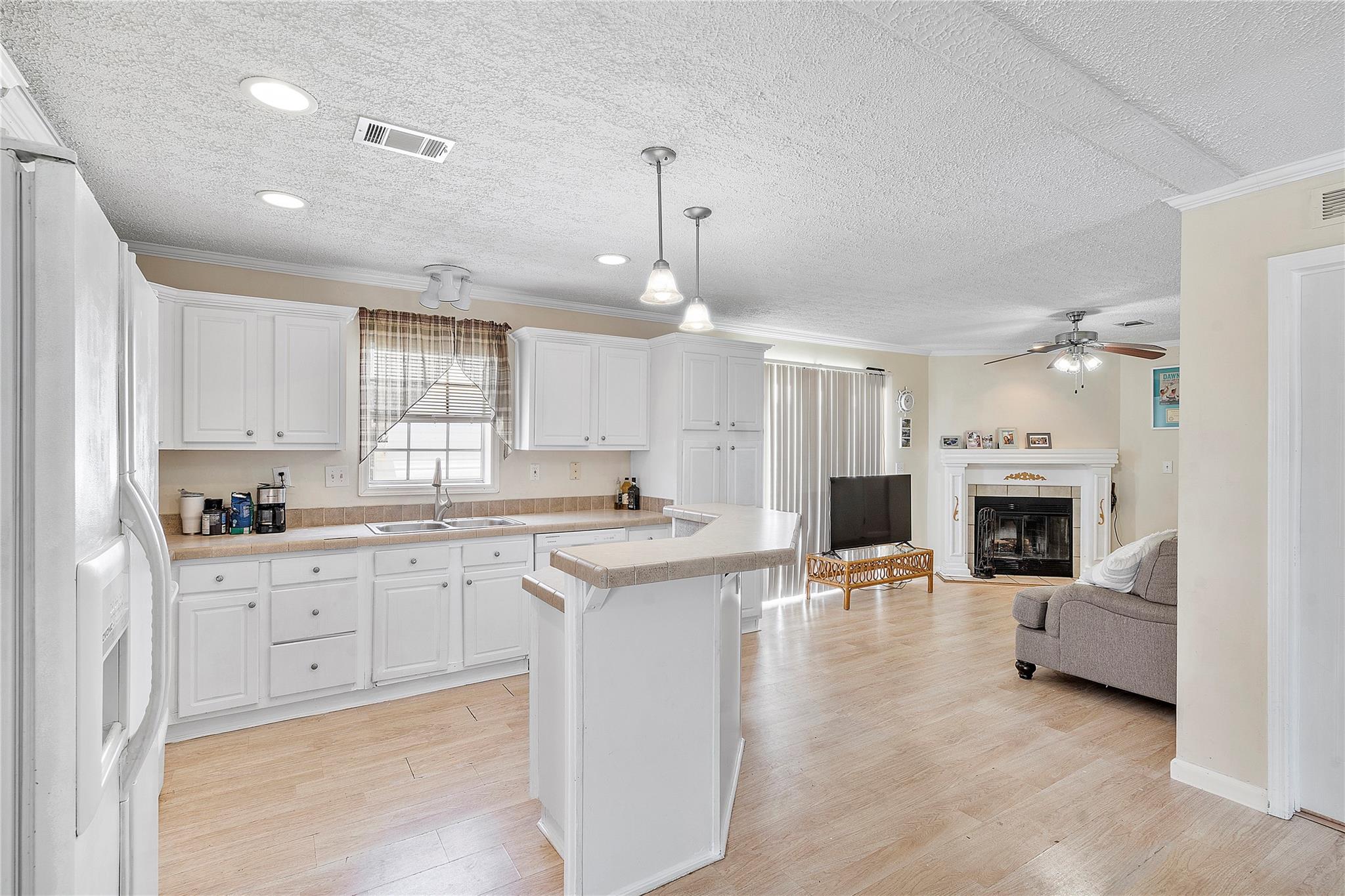 2937 SW 54th St, Fort Lauderdale, FL, 33312/$299,000 3 2937 SW 54th St