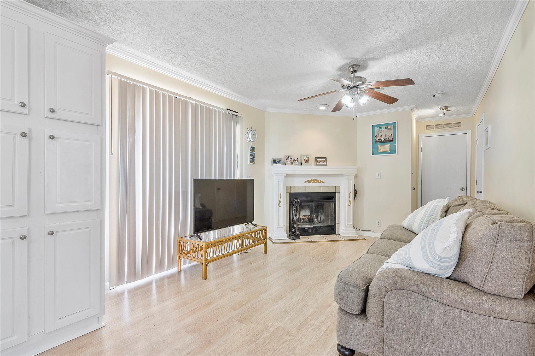 2937 SW 54th St, Fort Lauderdale, FL, 33312/$299,000 4 2937 SW 54th St