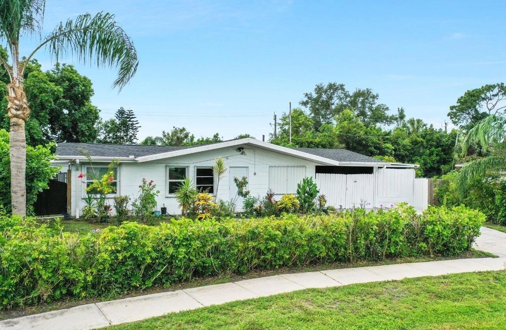 Photo of 120 Banyan Drive, Port Saint Lucie, FL 34952 (MLS # B26039491)
