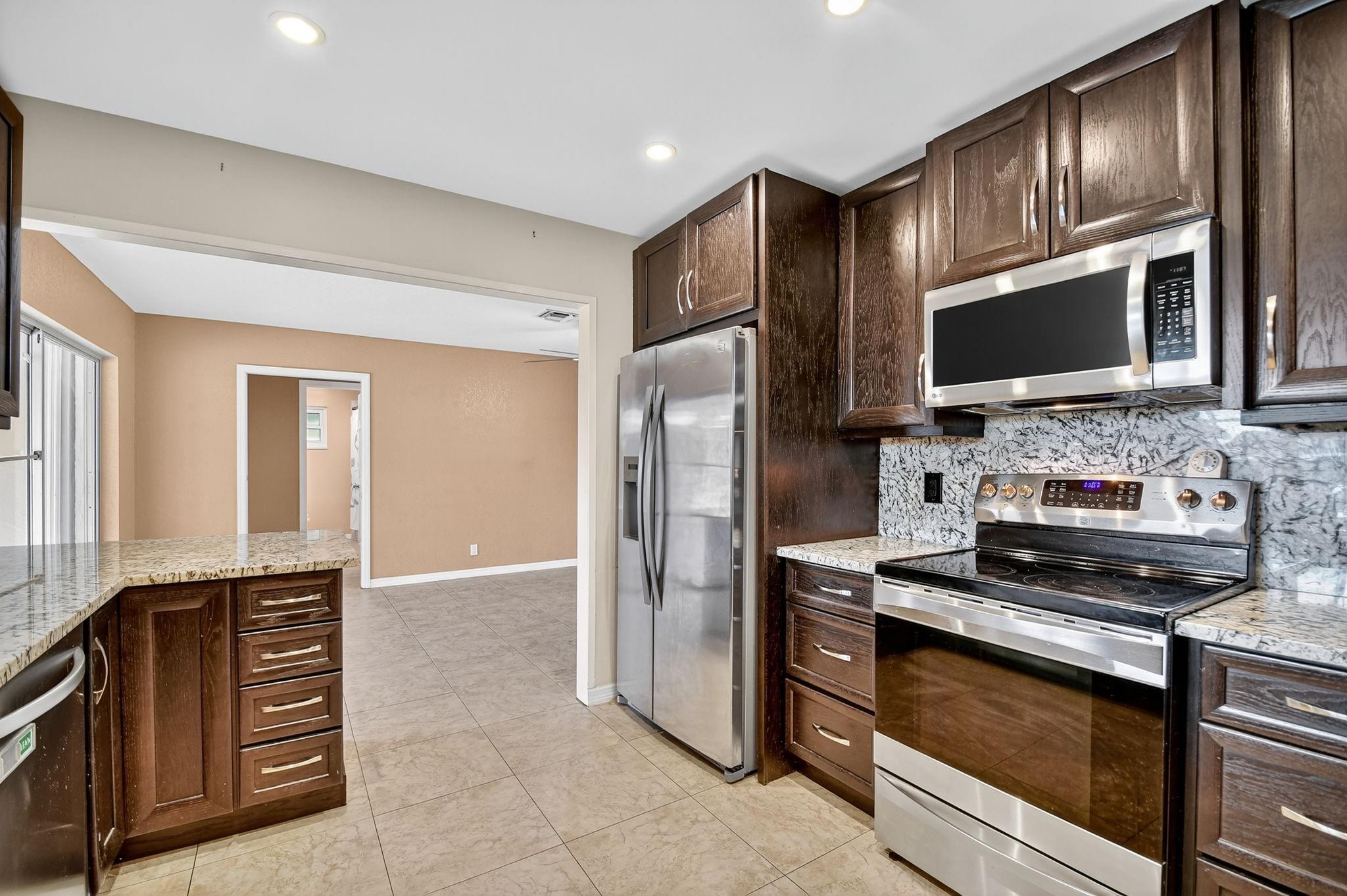 PALM BEACH NATL GOLF AND - Residential