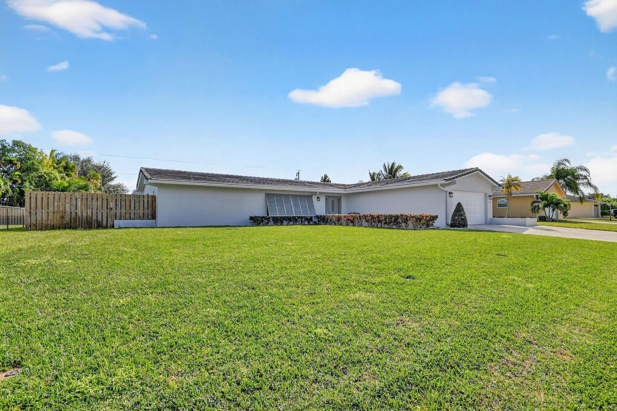 PALM BEACH NATL GOLF AND - Residential