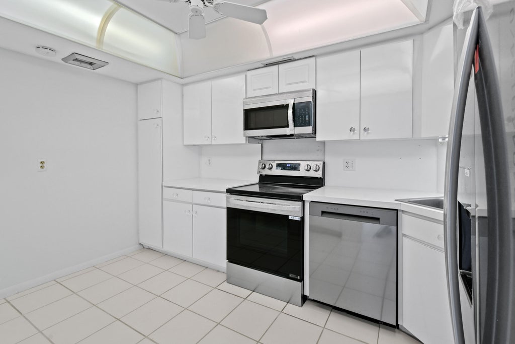 Photo of 2425 Presidential Way #801, West Palm Beach, FL 33401 (MLS # R10991800)