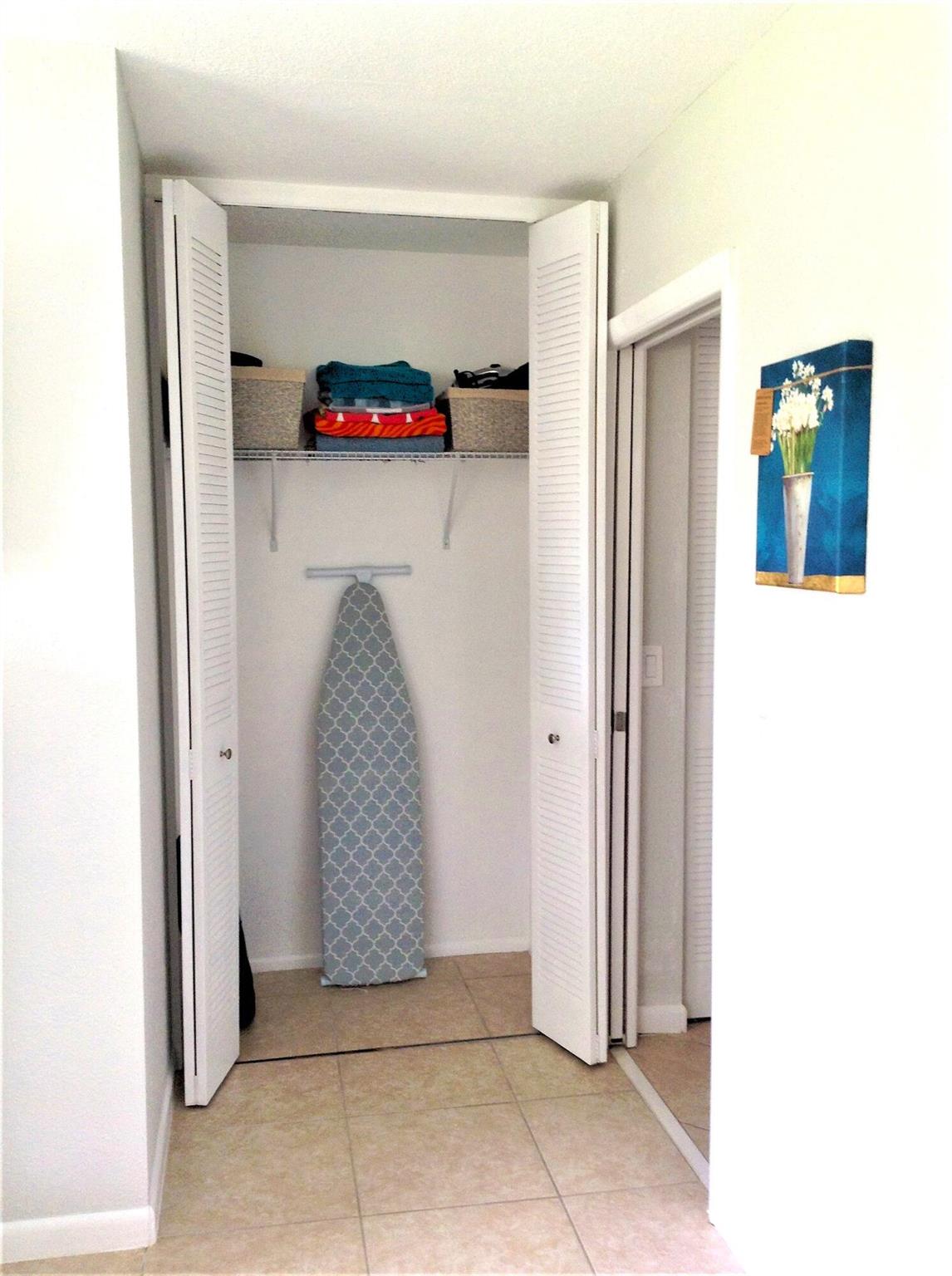 CRESTHAVEN VILLAS CONDO 2 - Residential