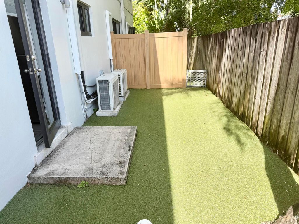 Photo of 821 N Victoria Park Road #3, Fort Lauderdale, FL 33304 (MLS # B26025884)