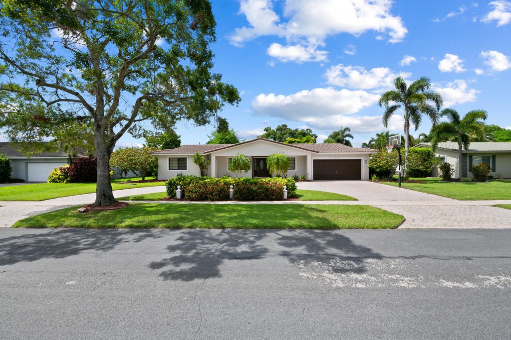 Photo of 5720 SW 7th Street, Plantation, FL 33317 (MLS # B26050744)