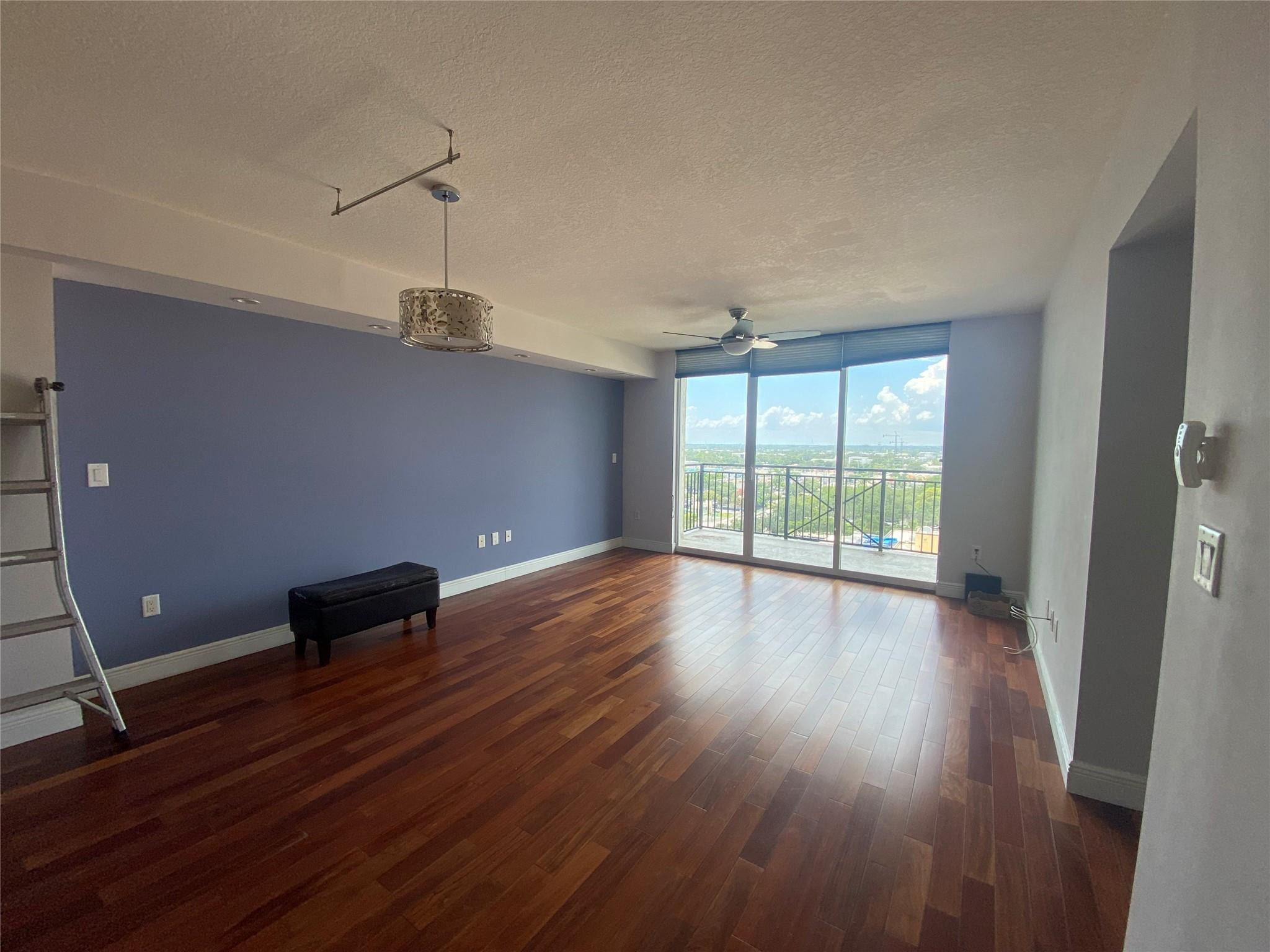 Symphony condo North - Residential