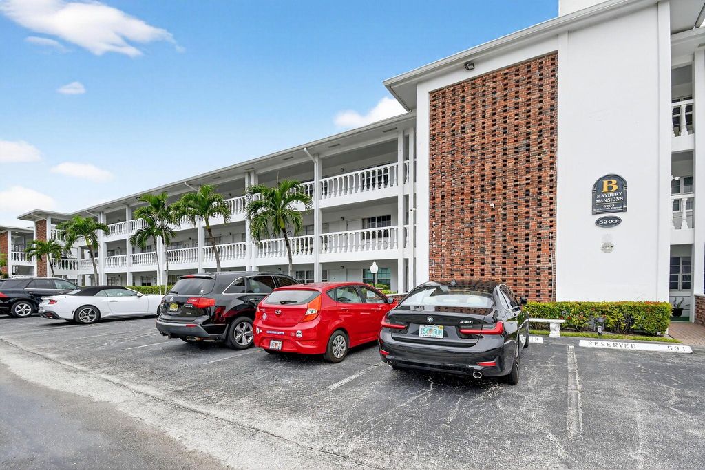 Photo of 5203 NE 24 Terrace #B-105, Fort Lauderdale, FL 33308 (MLS # R11132342)