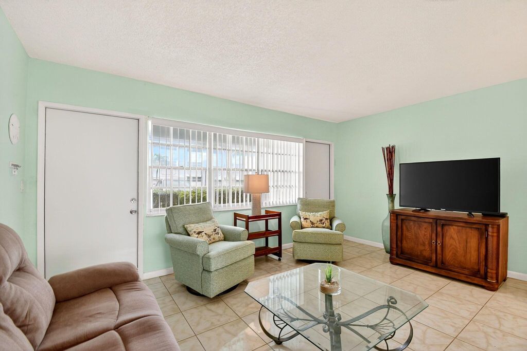 Photo of 5203 NE 24 Terrace #B-105, Fort Lauderdale, FL 33308 (MLS # R11132342)