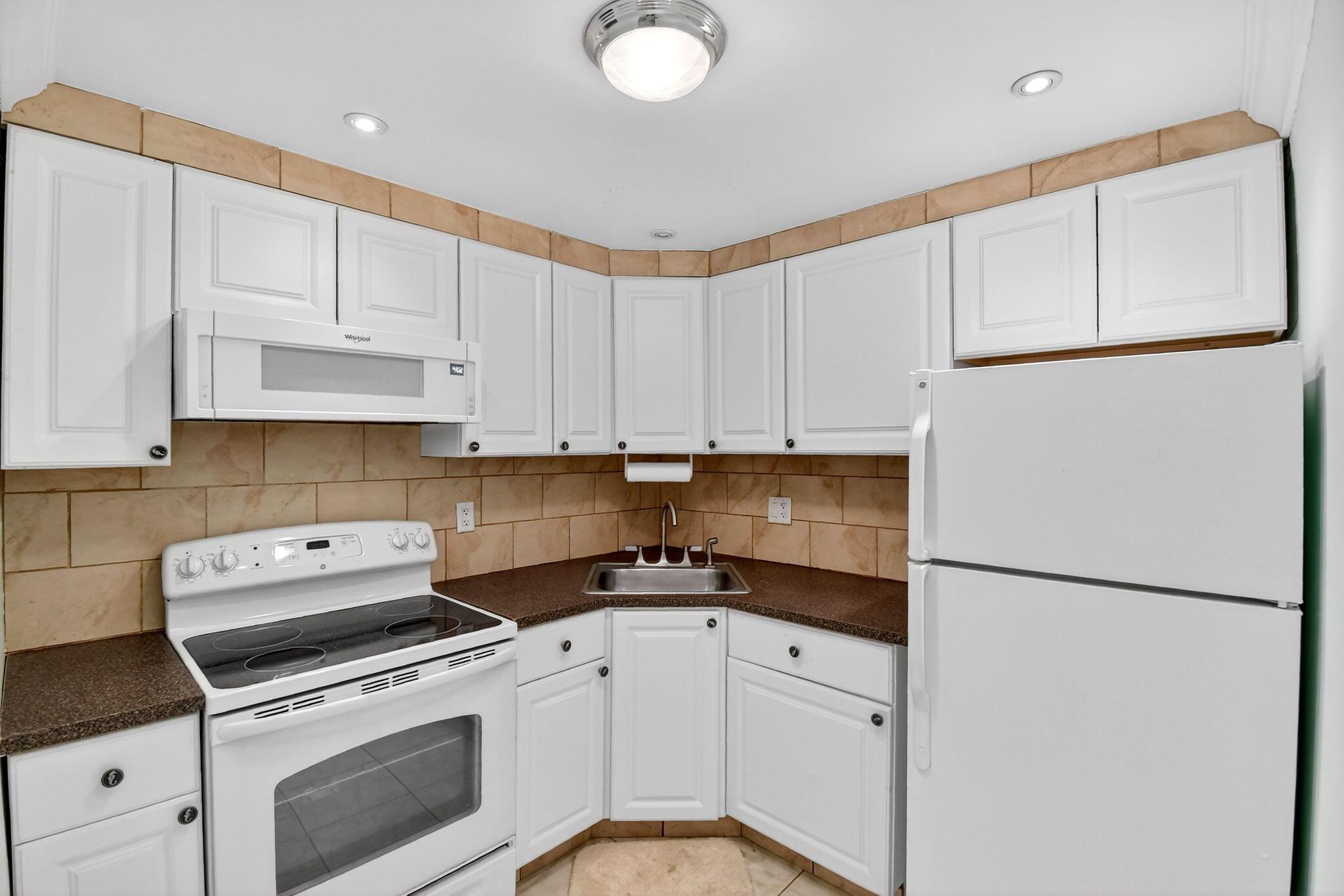 MAYBURY MANSIONS CONDO - Residential