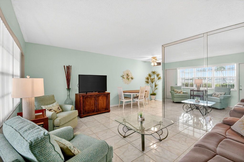 Photo of 5203 NE 24 Terrace #B-105, Fort Lauderdale, FL 33308 (MLS # R11132342)