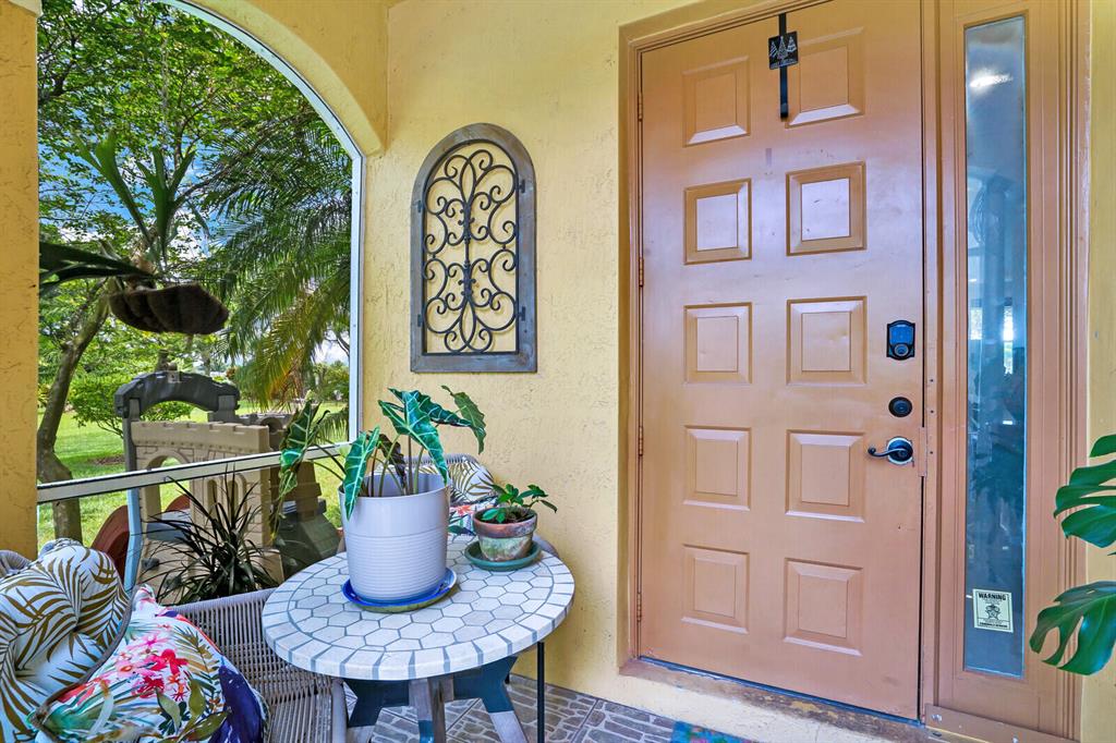 SEMINOLE ESTATES & TOWNHOMES - Residential