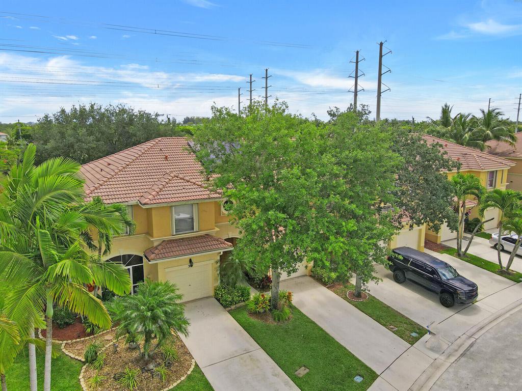 SEMINOLE ESTATES & TOWNHOMES - Residential